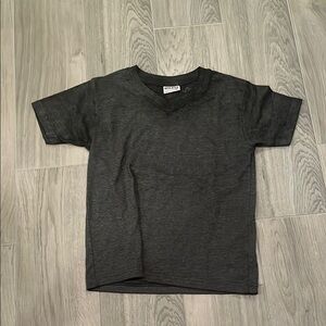 Mish Boys Boys Gray V-Neck T-Shirt Size: 5